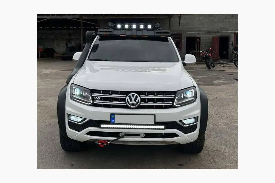 Volkswagen Amarok 2010-2022 Frontscheibenblende unter Dachträger DAKAR (LED) Image