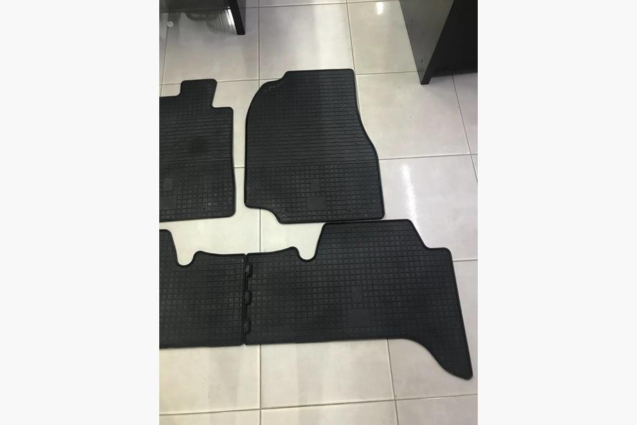 Toyota Land Cruiser 100 1998-2007 Gummimatten Gebraucht (4 Stk, Stingray Premium) Image