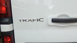 Renault Trafic 2015- Schriftzug Trafic 908900184R (247mm x 31mm) Foto 1