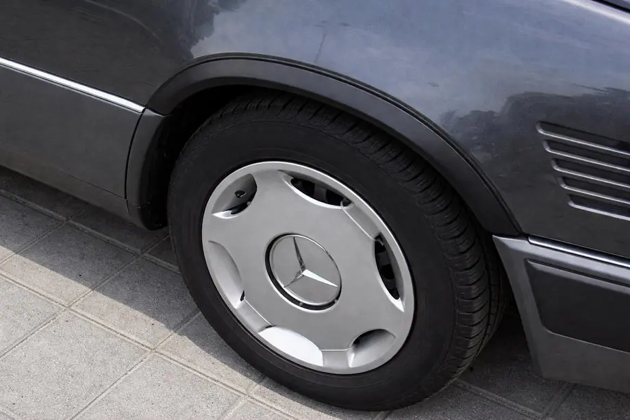 Mercedes E-class W124 1984–1997 Kotflügelverbreiterungen 1989-1995 (4 Stk, schwarz, ABS-Kunststoff) Image