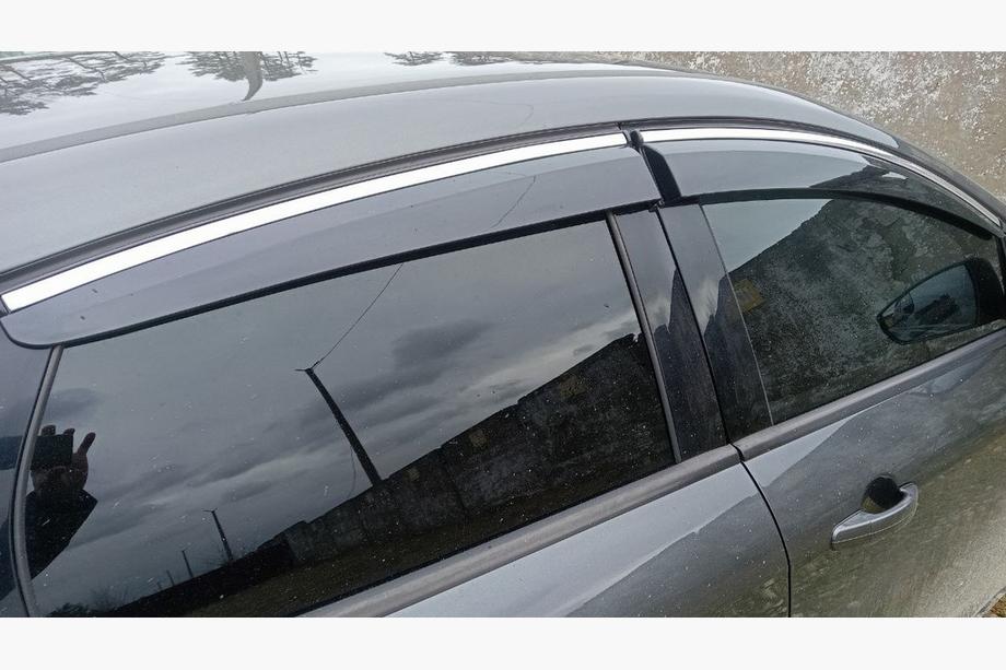 Ford Focus III 2011-2017 Windabweiser mit Chromleisten HB/Sedan (4 Stk., Sunplex Chrome) Image