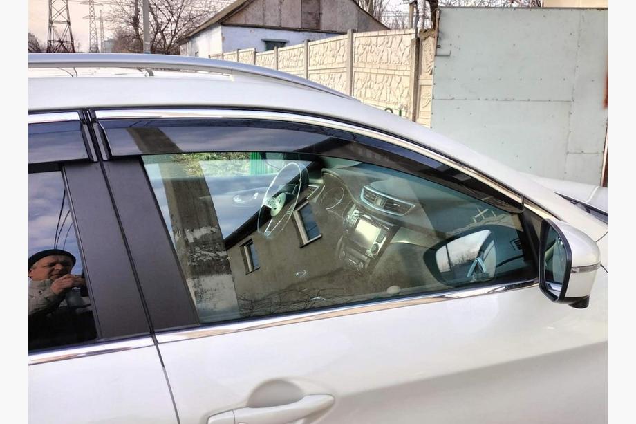 Nissan Qashqai 2014-2021 Windabweiser mit Chromleisten (4 Stk., Sunplex Chrome) Foto 4
