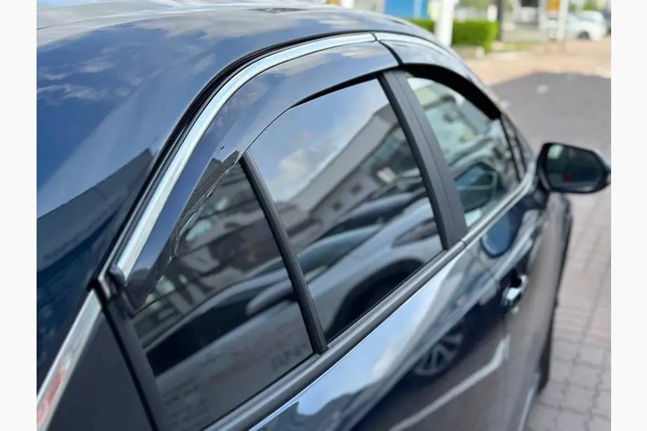 Toyota Corolla 2019- Windabweiser mit Chromleisten (4 Stk., Sunplex Chrome) Image