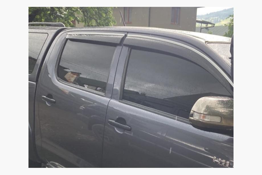 Toyota Hilux 2015- Windabweiser mit Chromleisten (4 Stk., Sunplex Chrome) Foto 7