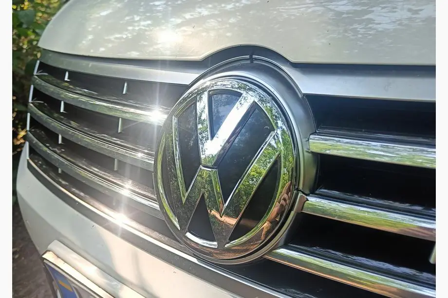 Volkswagen Passat CC 2008-2017 Frontemblem (2012+, passend zum Original) Foto 1