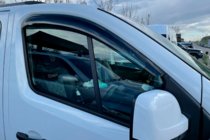 Nissan NV300/Primastar 2016- Windabweiser (2 Stk, HIC) Foto 7