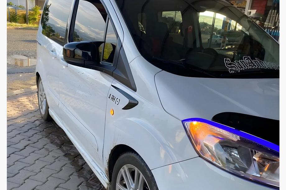 Ford Courier 2014-2023 Spiegelabdeckungen BMW-Style (2018↗, 2 Stk) Image