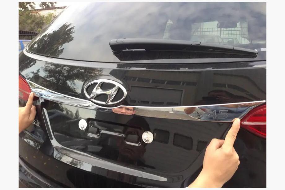 Hyundai Santa Fe 3 2012-2018 Chromleiste über dem Kennzeichen Image