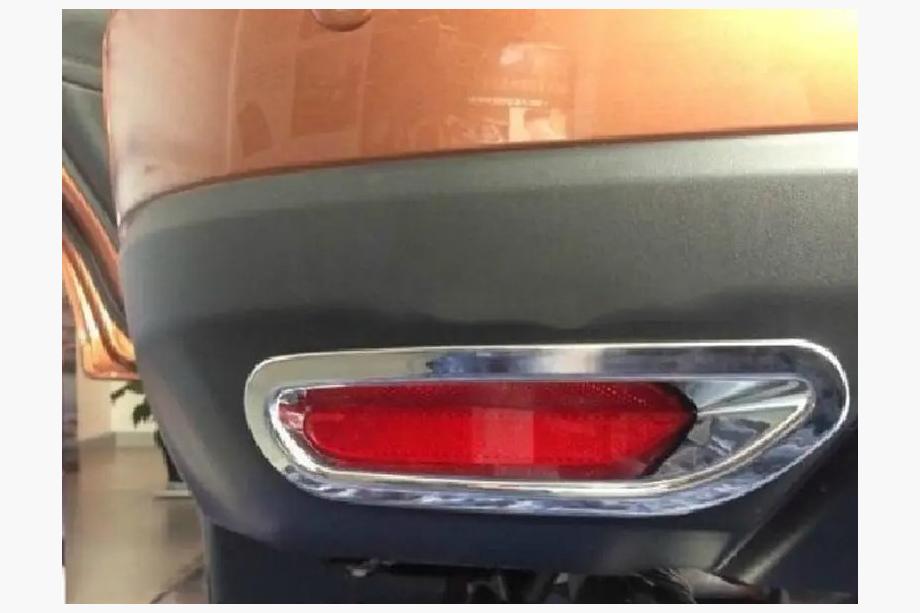 Nissan X-trail T32/Rogue 2014-2021 Abdeckungen für hintere Rückleuchten Libao (2 Stk, Kunststoff) Foto 1