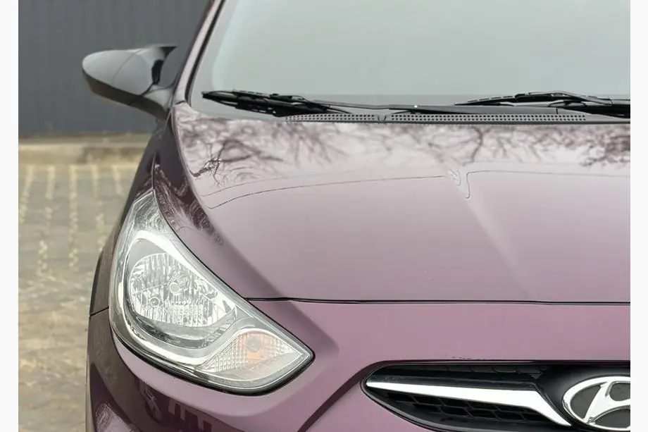 Hyundai Accent 2011-2017 Spiegelabdeckungen mit Blinker-Ausschnitt im BMW-Style (2 Stk) Image
