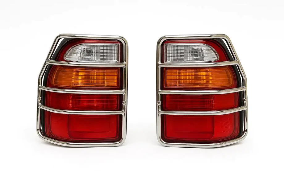Toyota Land Cruiser 100 1998-2007 Rückleuchten Schutzblenden Chrom (für Land Cruiser 105) Image
