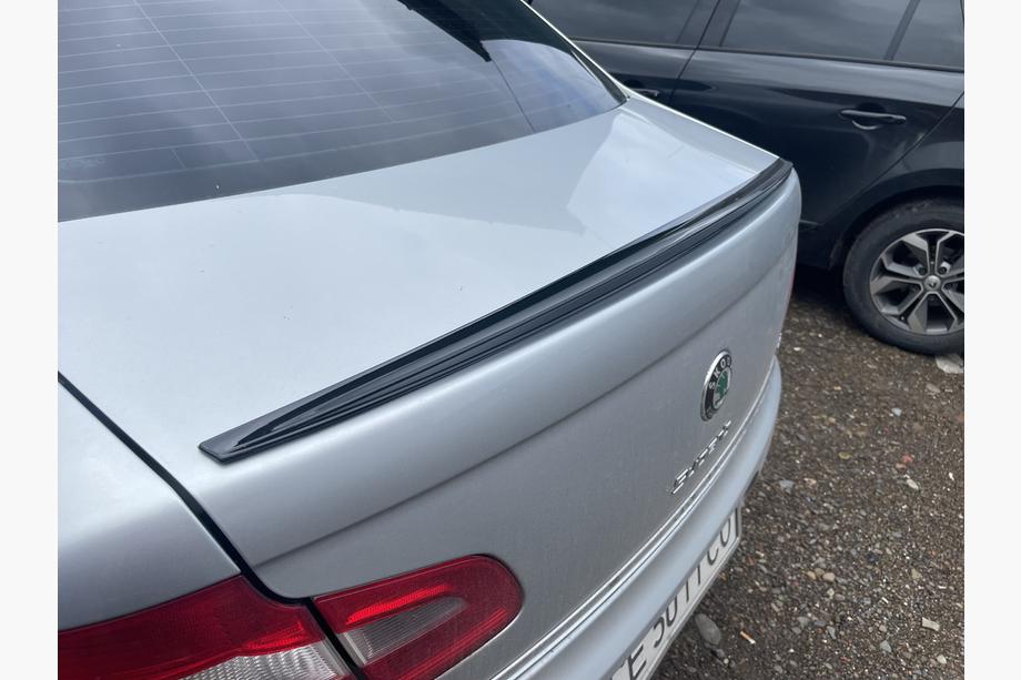 Skoda Superb 2009-2015 Heckspoiler LIP (Sunplex, schwarz) (115,8cm x 6,3cm) Foto 3