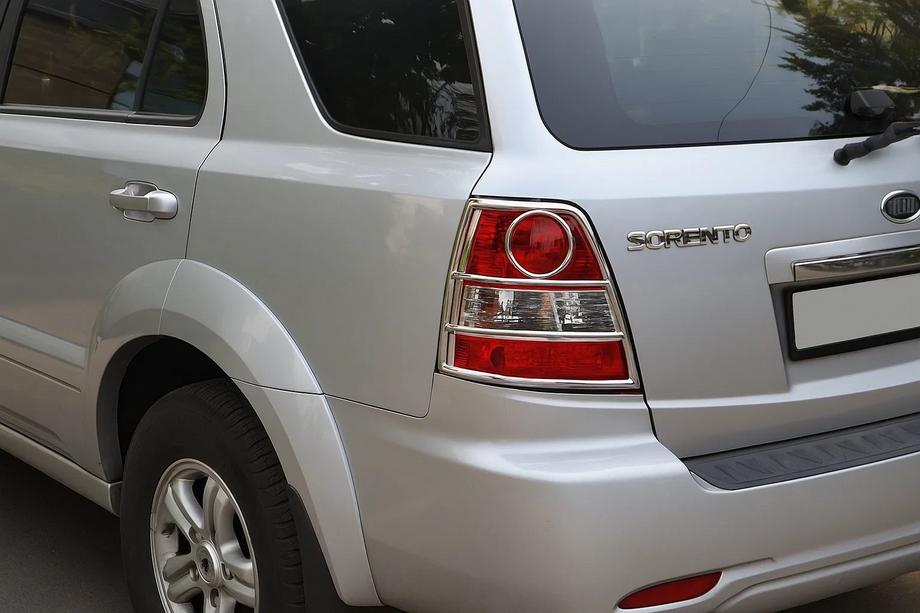 Kia Sorento I BL 2002-2009 Schutz für Rückleuchten (Edelstahl) Image