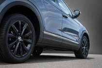 Volkswagen Tiguan 2016-2023 Türleisten Carmos für AllSpace (4 Stk, Edelstahl) Foto 1