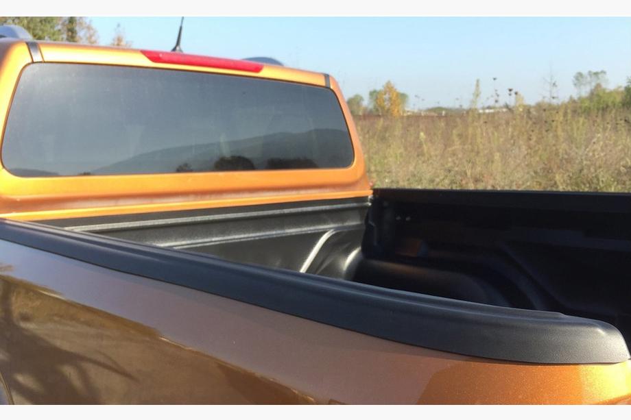 Nissan Navara/NP300 2016- Ladekantenschutz (2 Stk.) Image