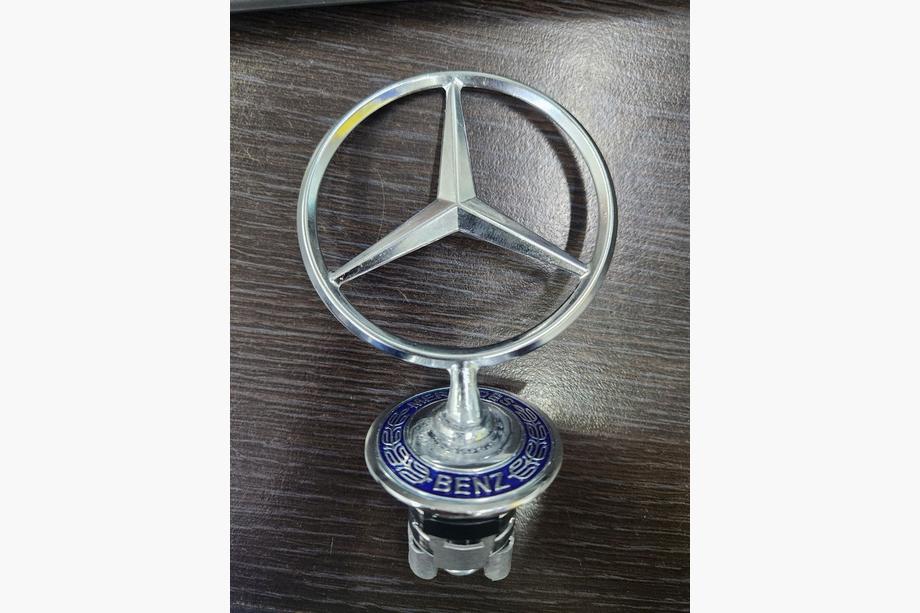 Mercedes E-class W210 1995-2002 SALE! Emblem Zielscheibe (mit Schriftzug) Image