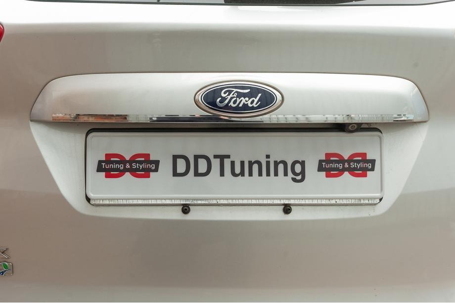 Ford C-Max/Grand C-Max 2010-2019 Chromleiste über dem Kennzeichen Carmos (Edelstahl) Image